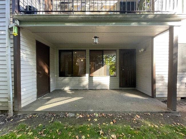 Building Photo - 2Bd/2Ba Unit Located in a Lovely Private Neighborhood in Happy Valley ~ Detached Garage, Washer &...
