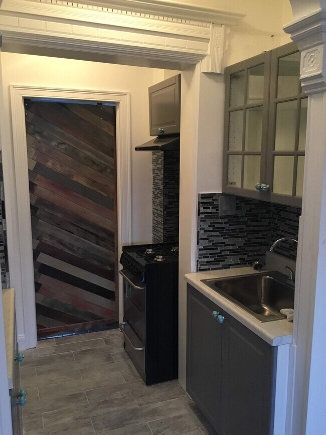 Kitchen 4 - 1330 Dean St