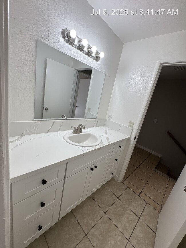 Building Photo - 3021