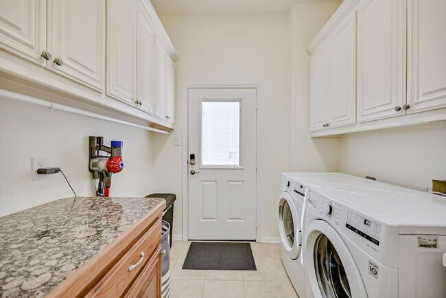 Building Photo - 811 Mallard Pointe Dr