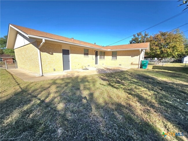 Building Photo - 1204 Amthor Ave