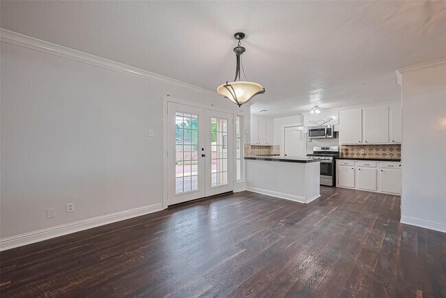 Building Photo - 8045 Ridgeview Dr