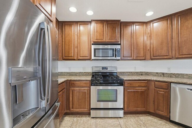 Building Photo - 5450 E Deer Valley Dr