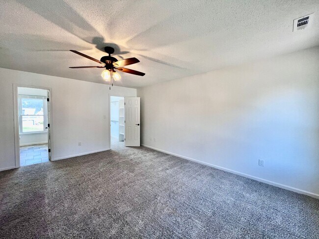 Building Photo - Beautiful home in the desirable Wellington...