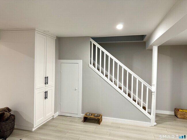 Building Photo - 25 Padanaram Rd