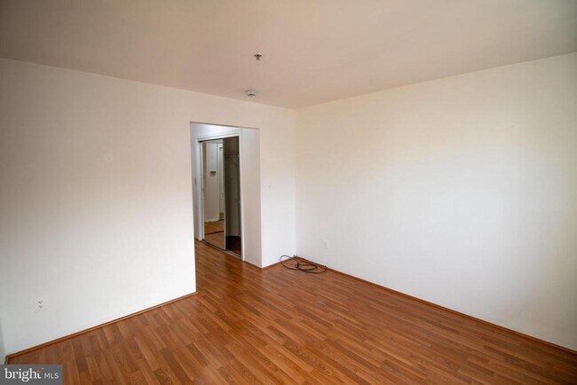 Building Photo - 1337 Waterford Dr