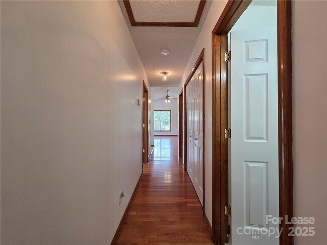Building Photo - 4641 Hickory Grove Rd