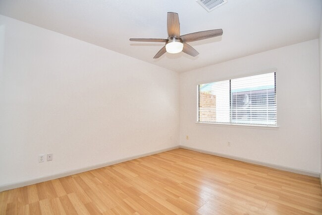 Building Photo - 15803 Lakedale Dr