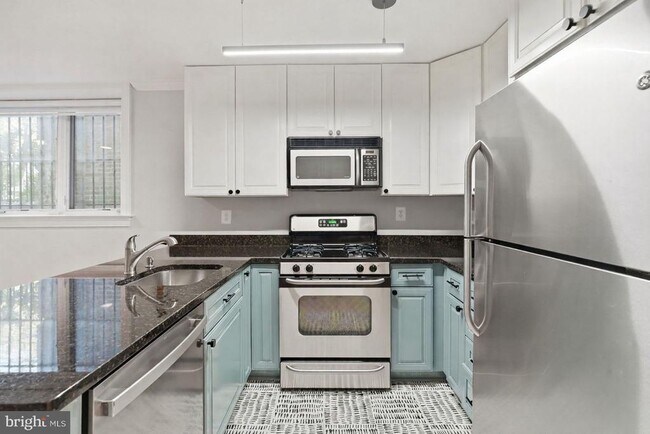 Building Photo - 1740 18th St NW