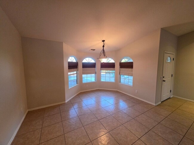 Building Photo - 2021 Lago Grande Cir