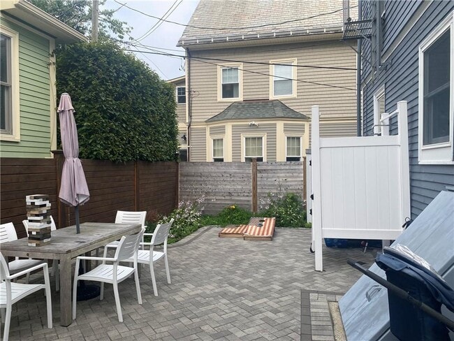 Building Photo - 27 Mann Ave