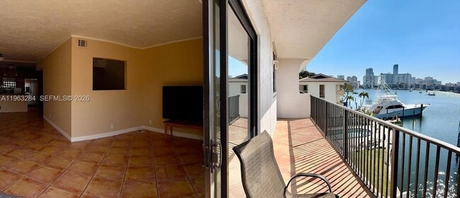 Building Photo - 1900 Diana Dr