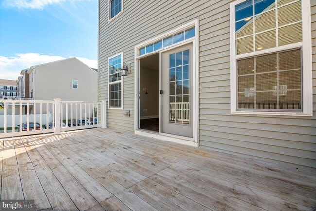 Building Photo - 8772 Elsing Green Dr