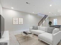 Building Photo - 632 Moyer St