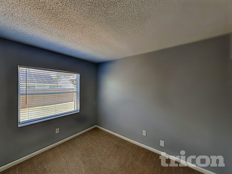 Building Photo - 8206 Clermont St