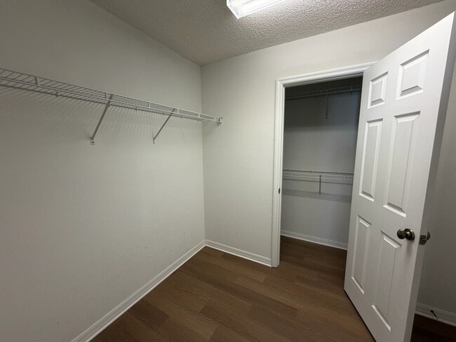 Building Photo - 256 Canna Dr