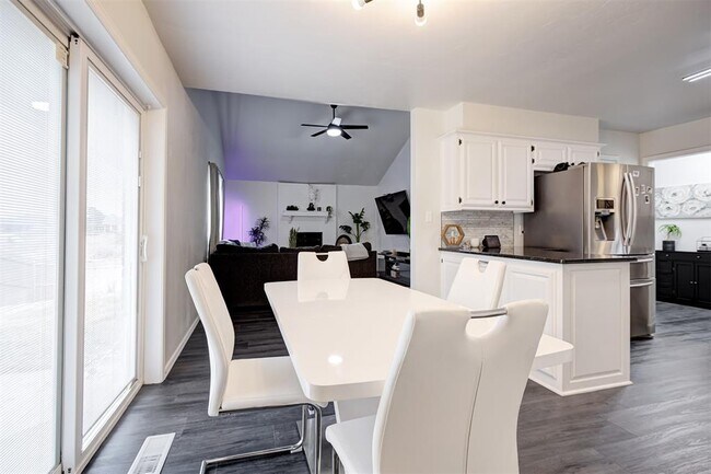 Building Photo - 2820 Dalewood Pl