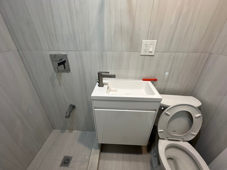 Bathroom - 8260 166th St
