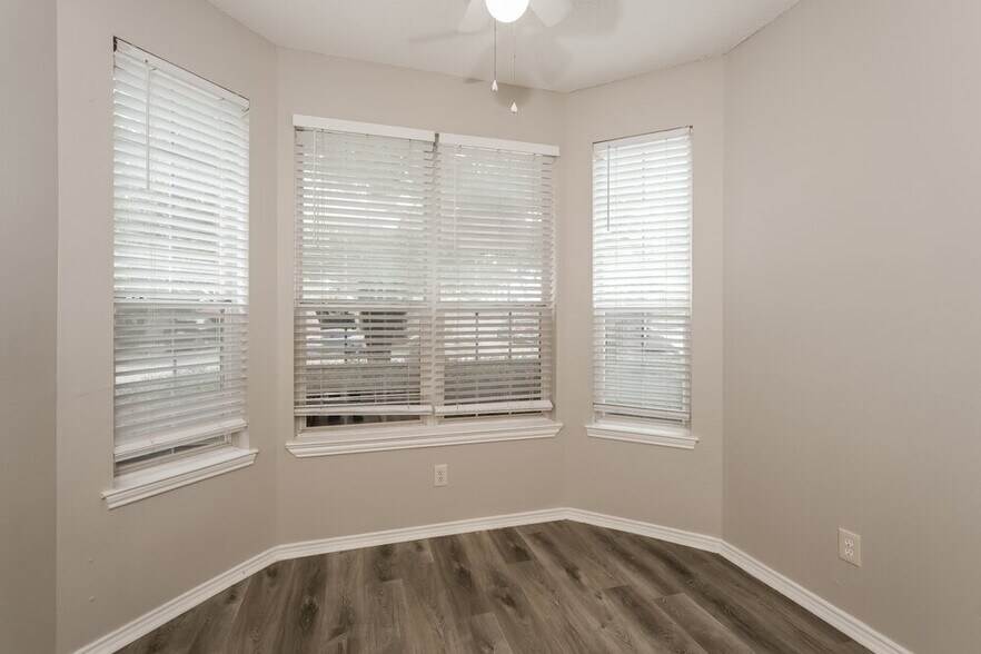 Building Photo - 2413 Wildwood Ln