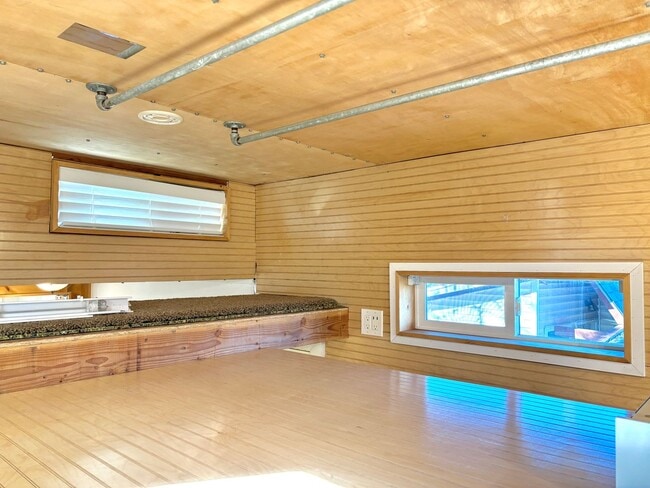 Building Photo - CHARA01