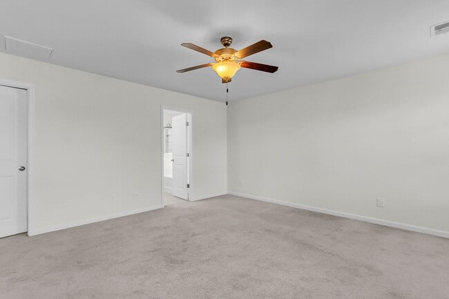 Building Photo - Spacious Summerville Home Near Historic Downtown