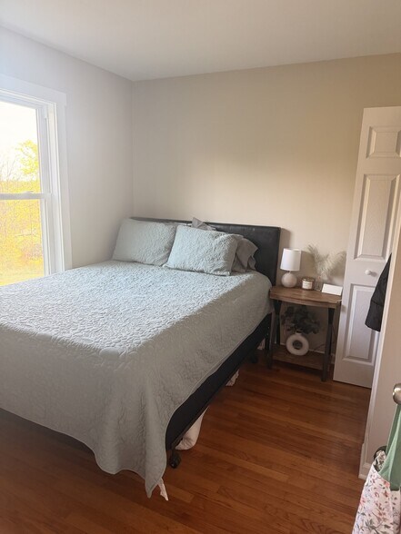 Building Photo - 682 Tower Hill Rd