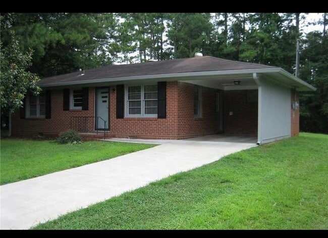 Building Photo - 890 Brackett Rd