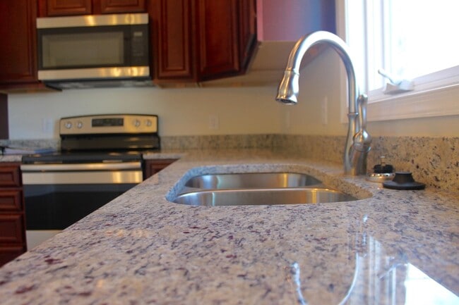 Building Photo - 113 Cedar Point Ln