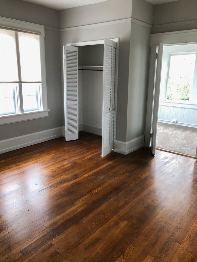 Building Photo - 819 29th St S