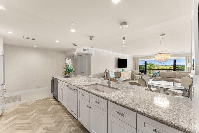 Building Photo - 4740 S Ocean Blvd