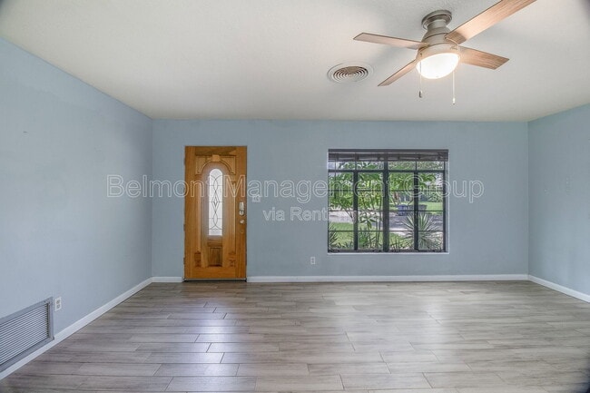 Building Photo - 1868 Lake Spier Dr