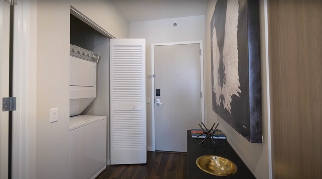 Washer/Dryer - 1336 S Michigan Ave