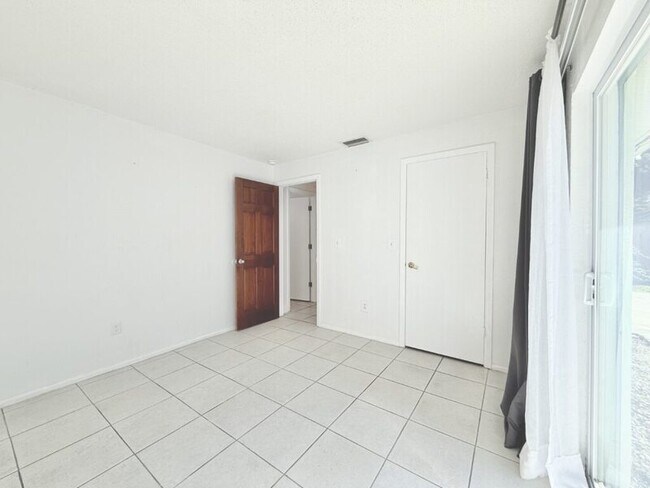 Building Photo - 2658 Sunny Breeze Ave