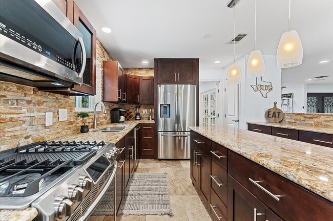 Building Photo - 5511 Queensloch Dr