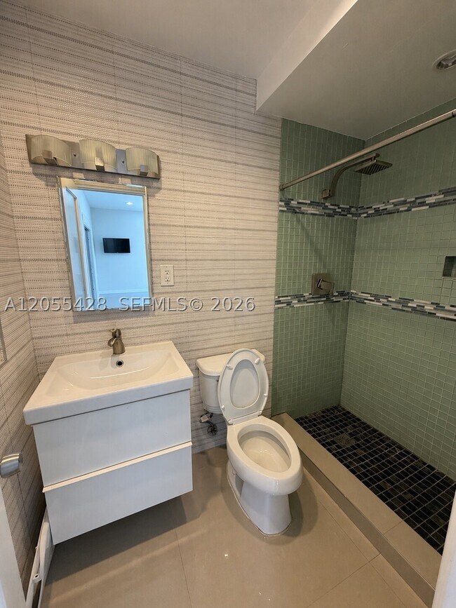 Building Photo - 313 Hendricks 4