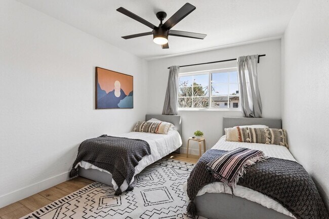 Building Photo - 7616 E 3rd St