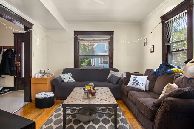 Building Photo - 123 Adams St