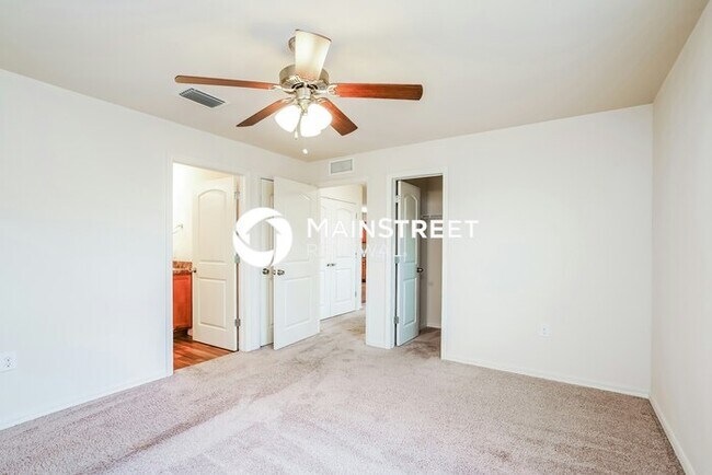 Building Photo - 4 Bedroom Pet-Friendly Home in Cape Coral, FL with Main Street Renewal