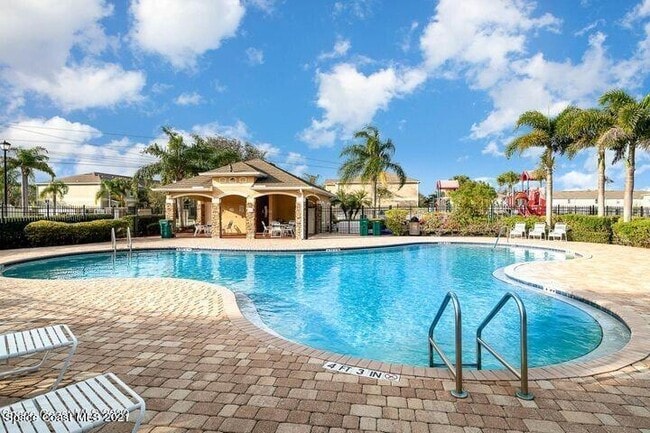 Building Photo - 2545 Revolution St