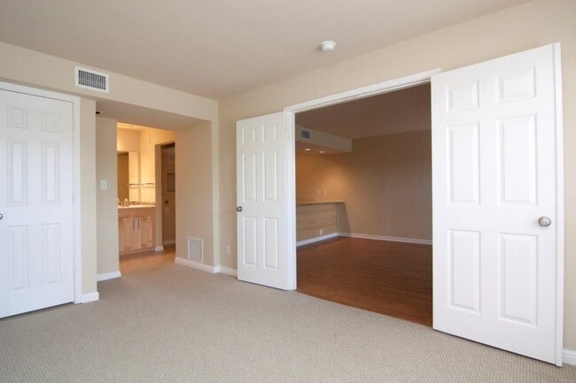 Building Photo - 7685 Northcross Dr