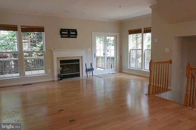 Building Photo - A gorgeous townhouse with one-car garage in a desired community in Germantown!