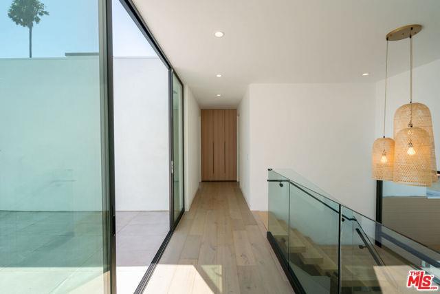 Building Photo - 444 Kings Rd
