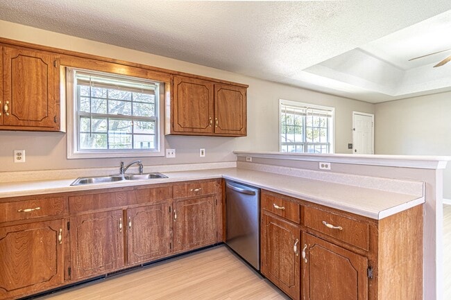 Building Photo - 1811 Harbor Dr