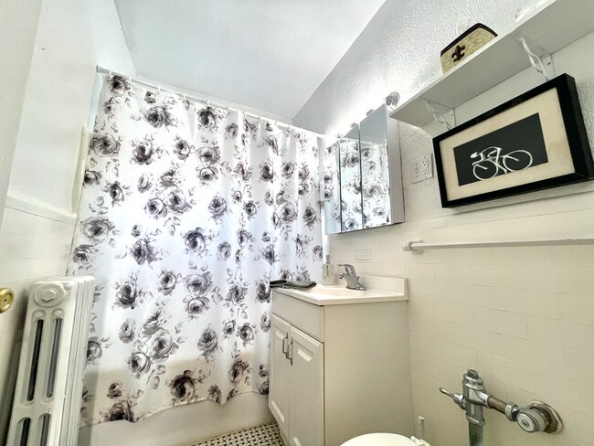 Building Photo - 6653 Berthold Ave