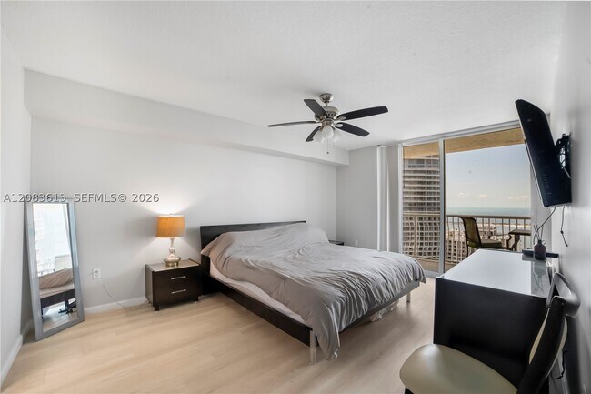 Building Photo - 1200 Brickell Bay Dr