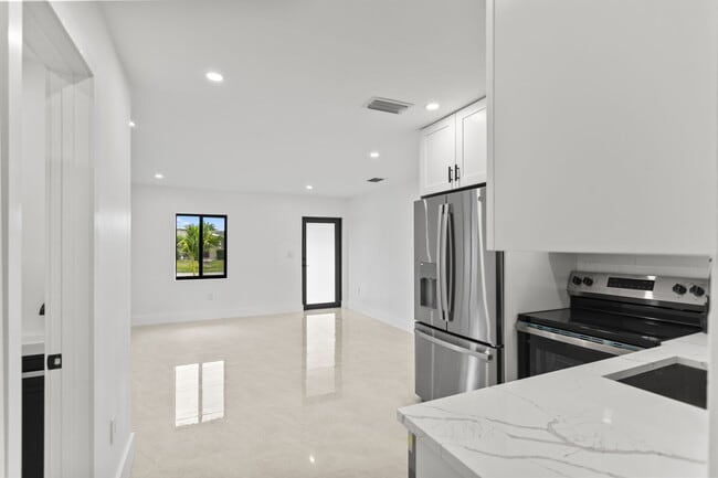 Building Photo - 15920 NW 17th Ave