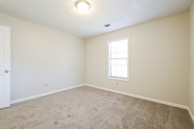 Building Photo - 318 Freeport Dr