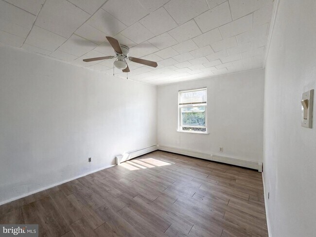 Building Photo - 2603 E Somerset St