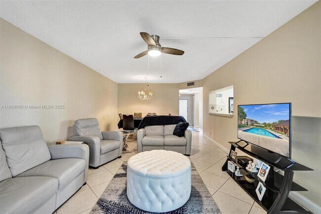 Building Photo - 1900 Sabal Palm Dr