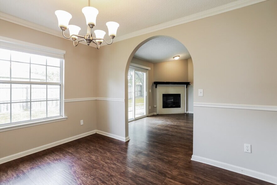 Building Photo - 607 Cozybrook Ln